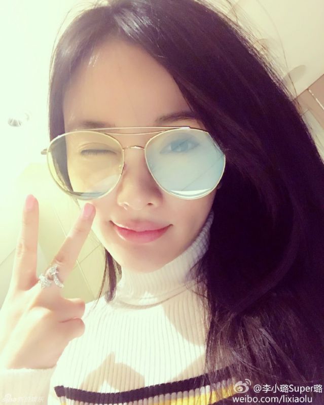 明星辣妈李小璐晒美艳自拍