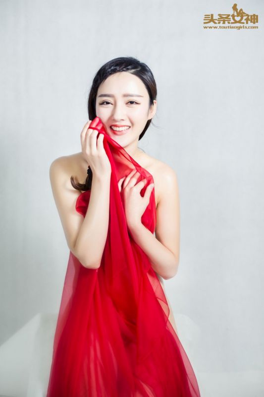 职业模特儿郭婷婷室内艺术写真图片