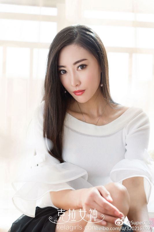 长发飘逸美女颖儿Bang妞家居养眼美照