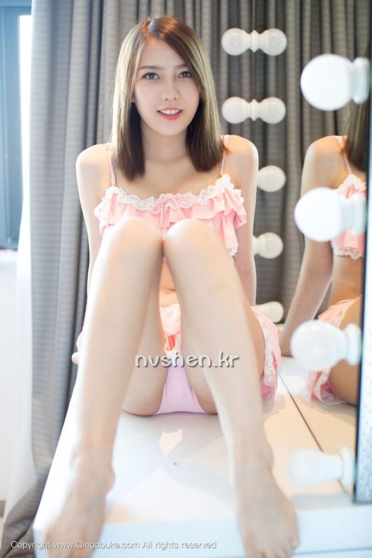 未成年美女哈拿性感迷人私房照