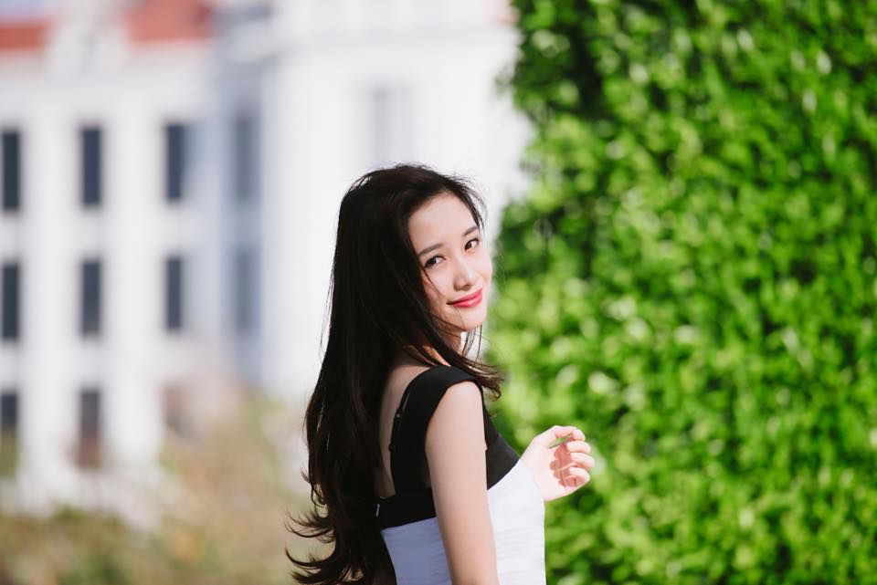 越南美女清新短裙街拍大片