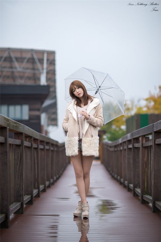 韩国模特李恩慧户外甜美写真照