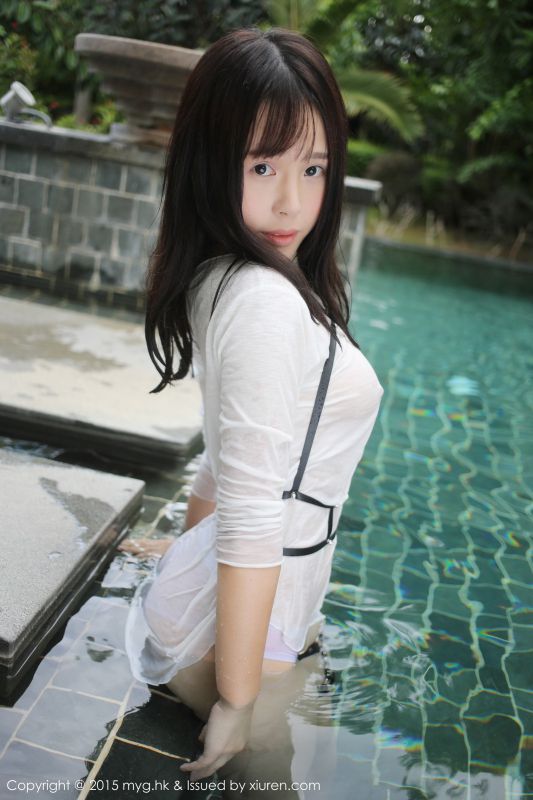美媛馆嫩模Evelyn艾莉私房内衣丝袜写照