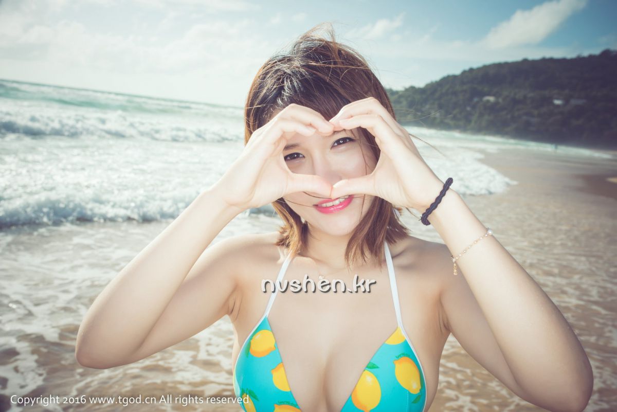 比基尼美女傲娇萌萌旅拍写真图片