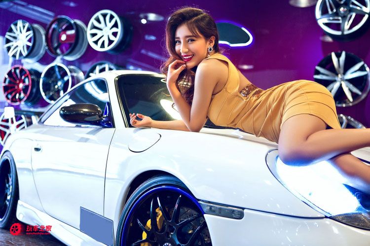 惊艳香车美人大秀修长美腿