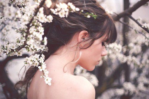 欧美热裤美女唯美花田写照