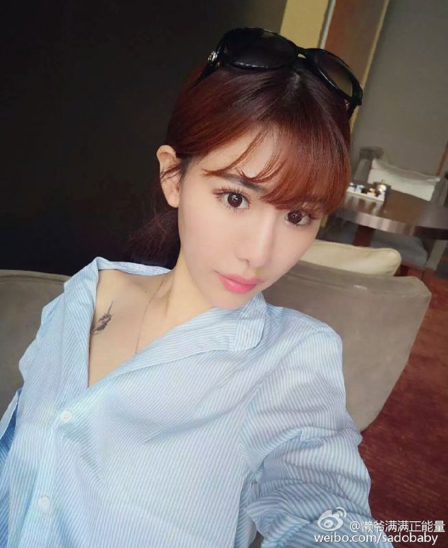 90后美眉晓燕微博私拍养眼美照