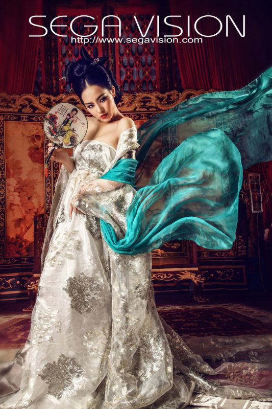 女模特演员熊玉婷古装与现代的摄影图片