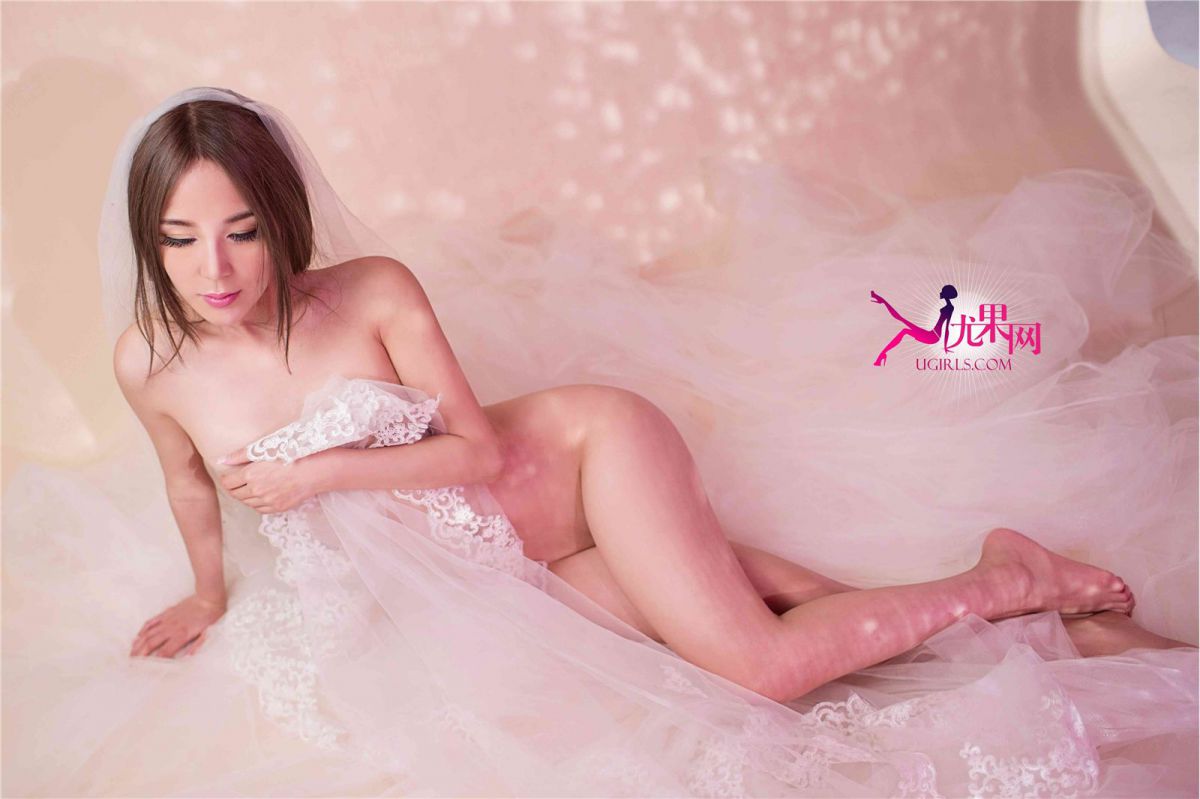 尤果网嫩模郝晴携闺蜜张栩菲拍摄性感写真