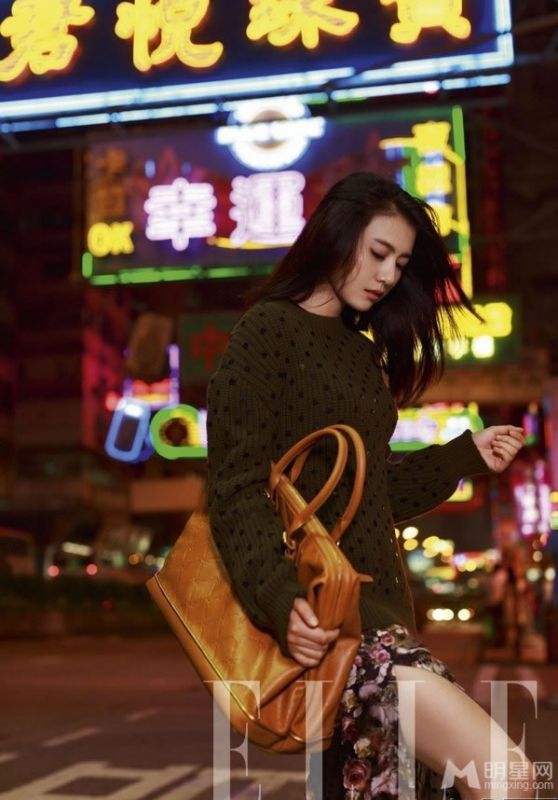 女星高圆圆街拍大片尽展都市女性范儿