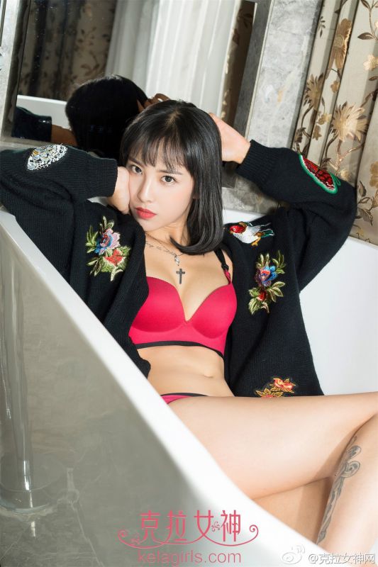90后短发美女凌雪性感写真图片