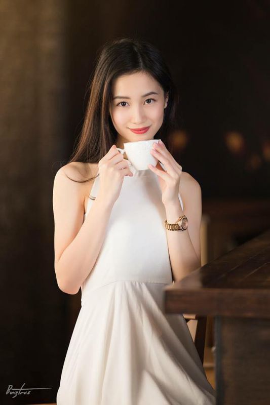 越南美女清新短裙街拍大片