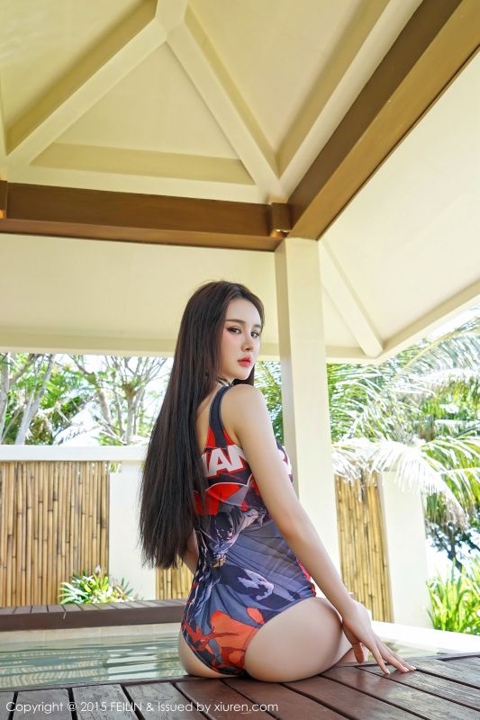 嗲囡囡性感比基尼美女Cheryl青树大秀魔鬼身材图