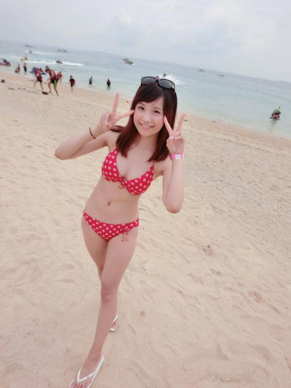 高清养眼美女Hebbe Cheng比基尼私拍图片