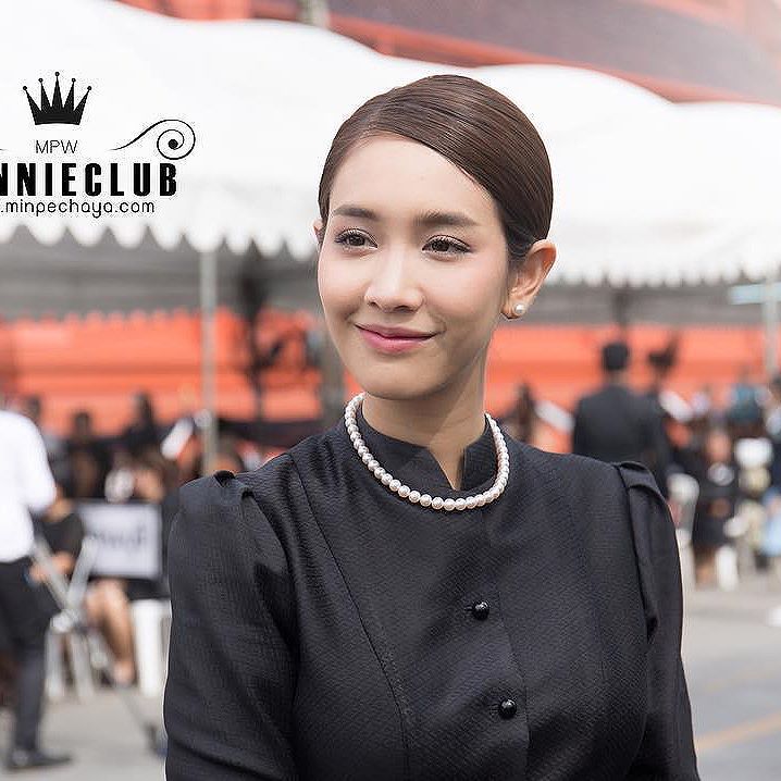 泰国极品美女皮查雅・瓦塔那蒙迪里气质写真图片