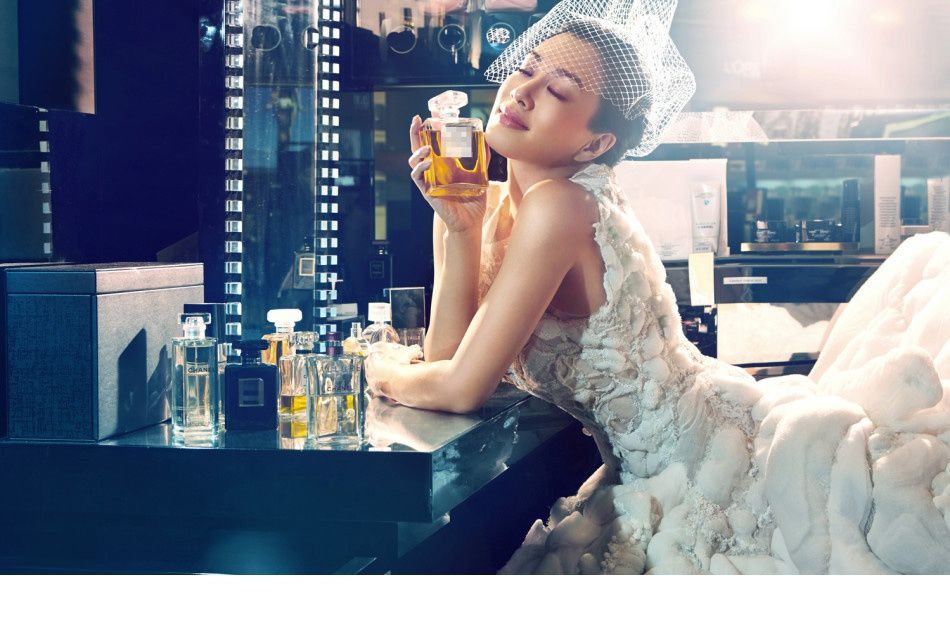 推女神Cheryl青树泳池清凉比基尼写真照