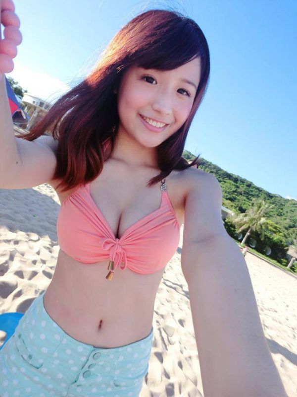 高清养眼美女Hebbe Cheng比基尼私拍图片