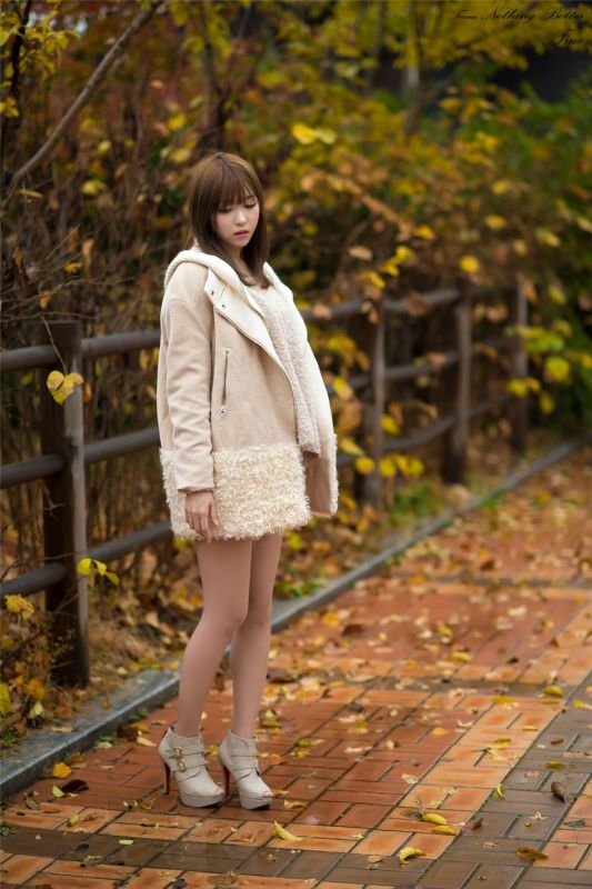 韩国模特李恩慧户外甜美写真照