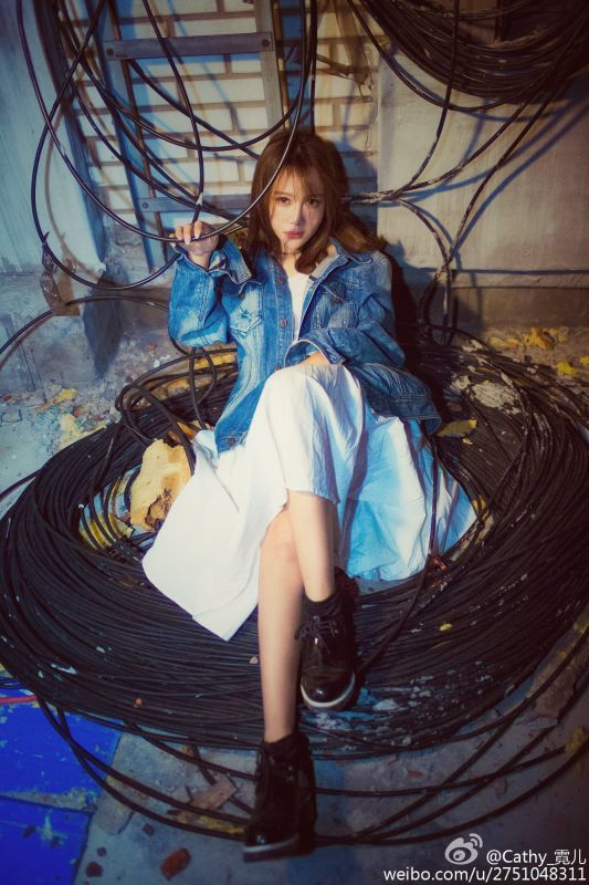 90后粉嫩美女athy_霓儿微博私拍美照