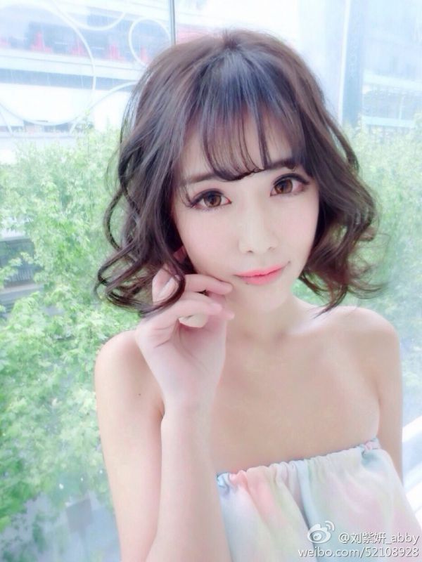 气质氧气美女刘紫妍自拍图片合辑