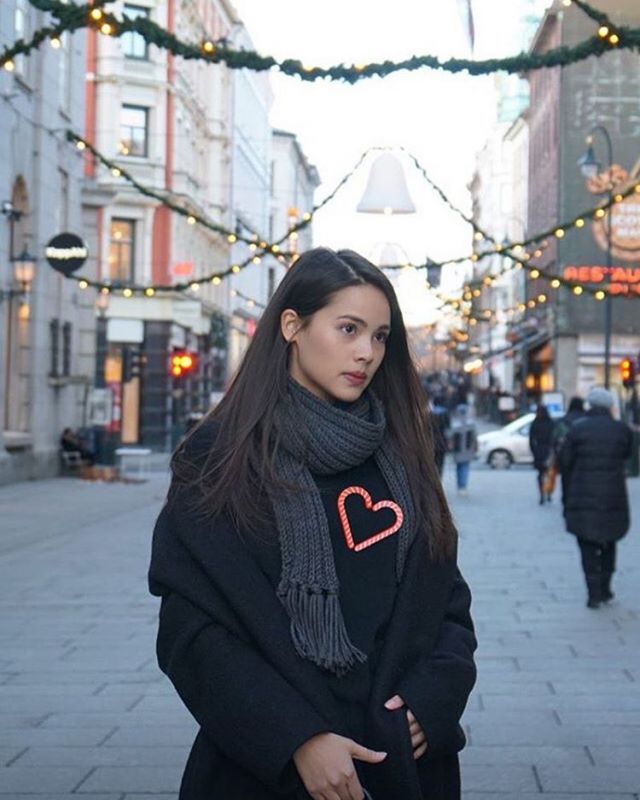 泰国美女模特Urassaya Sperbund私拍图片大全