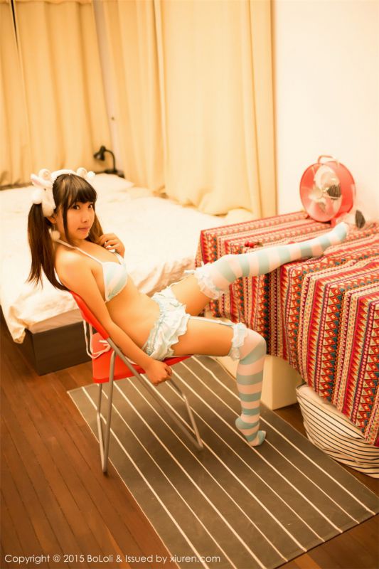 波萝社内衣少女蜜嘟喵高清私房照