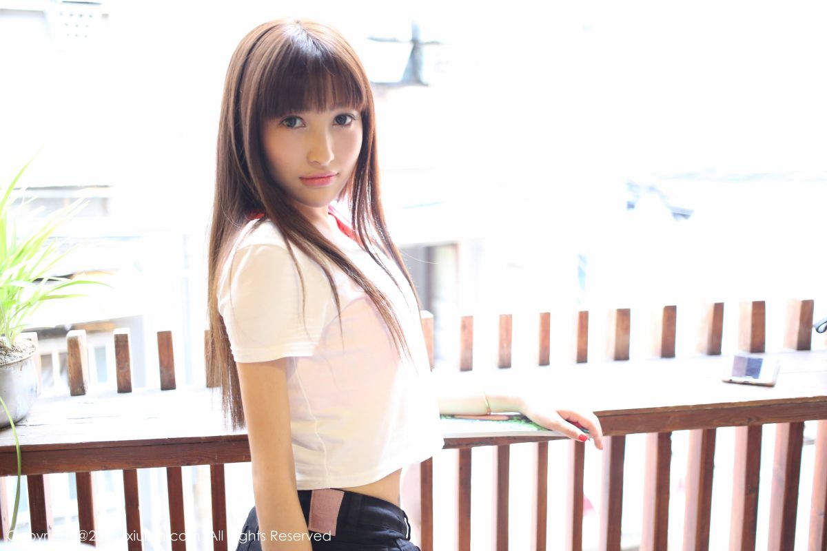 秀人网童颜巨乳美女Nic妮可可私房内衣写真