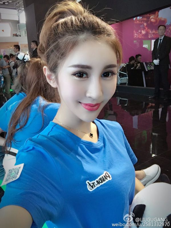 展台showgirl刘光喵喵微博自拍图片