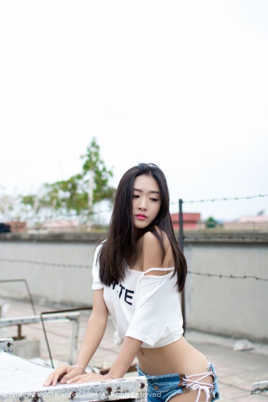 90后美女模特周琰琳LIN性感写真图片
