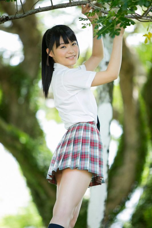 日本大胸美女星名美津纪户外比基尼图片