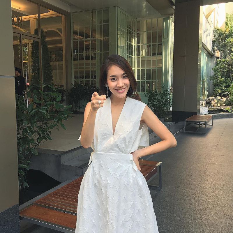 泰国极品美女皮查雅・瓦塔那蒙迪里气质写真图片
