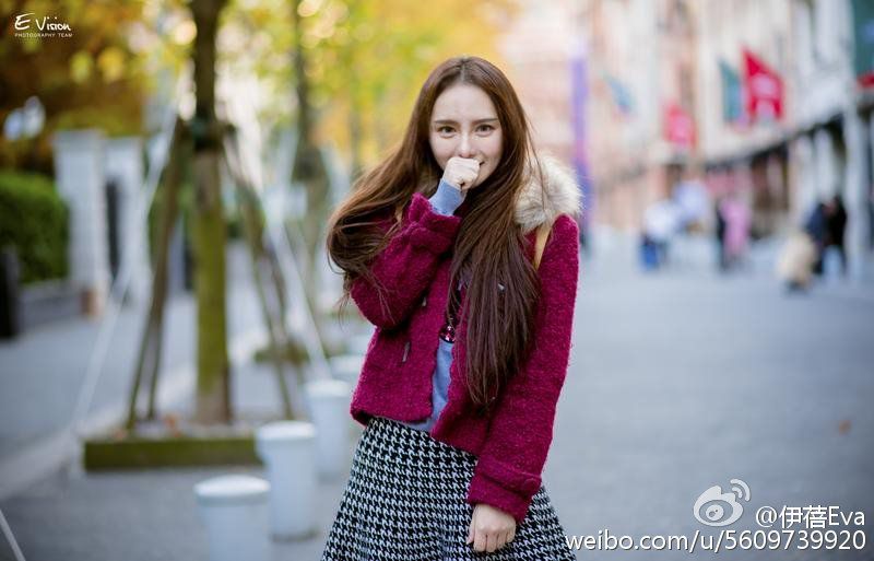长发气质美女伊蓓Eva街头写真照片