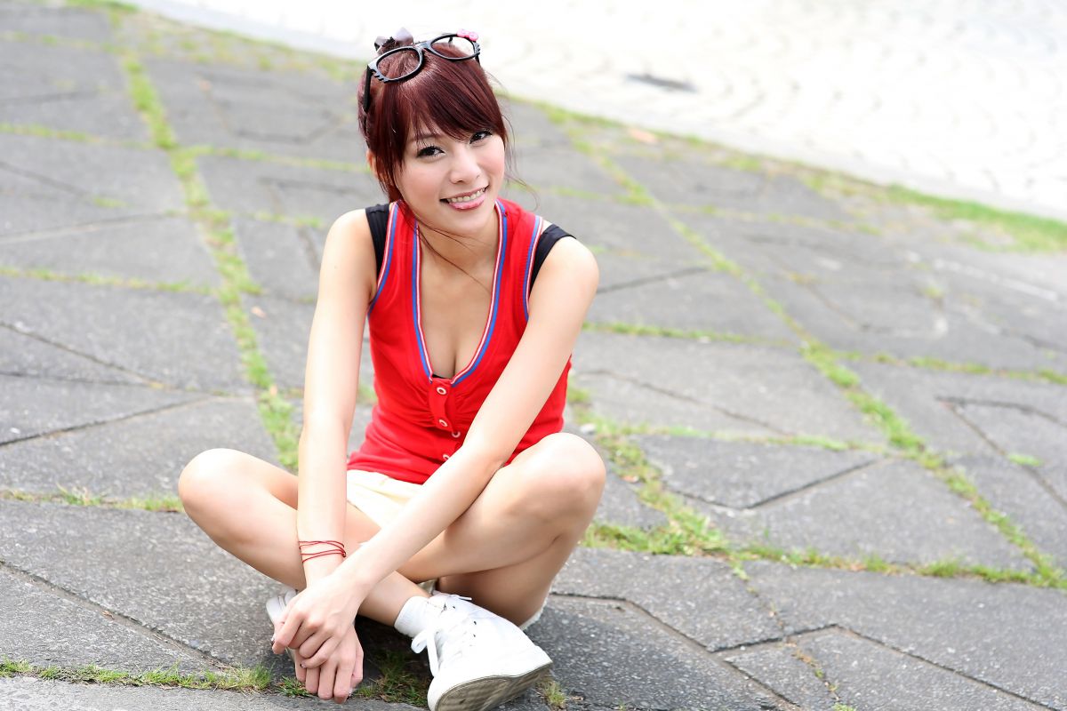 台湾女孩Jessica户外写真展甜美笑容