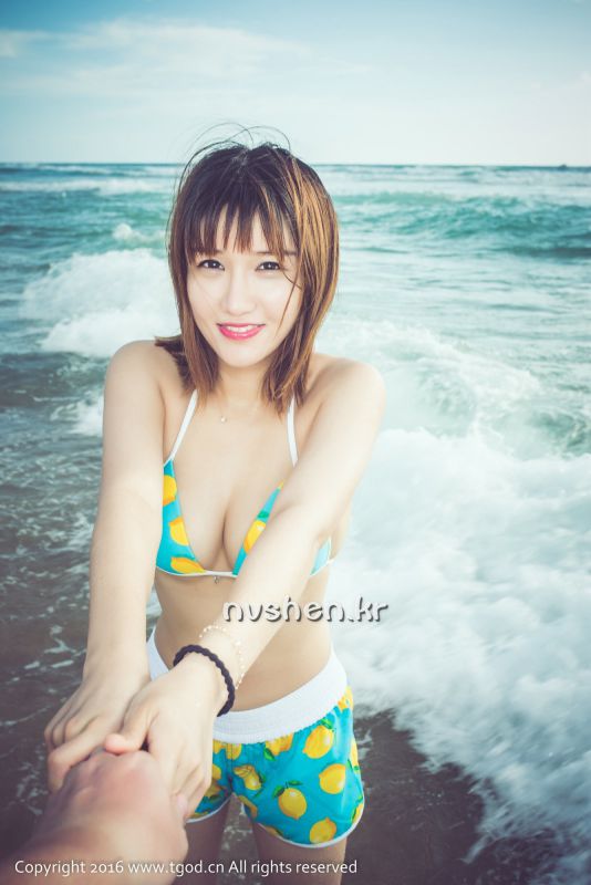 比基尼美女傲娇萌萌旅拍写真图片