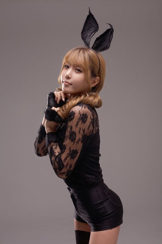 韩国顶级模特许允美变身可爱兔女郎