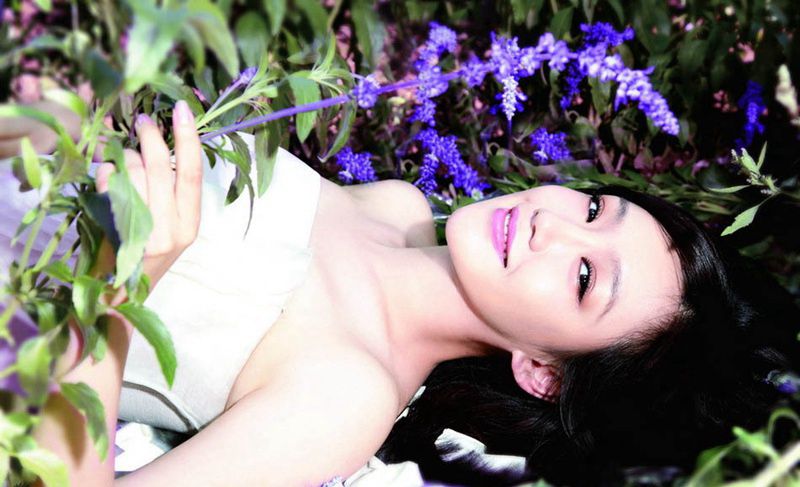 气质美女薛佳凝清新短裙写真
