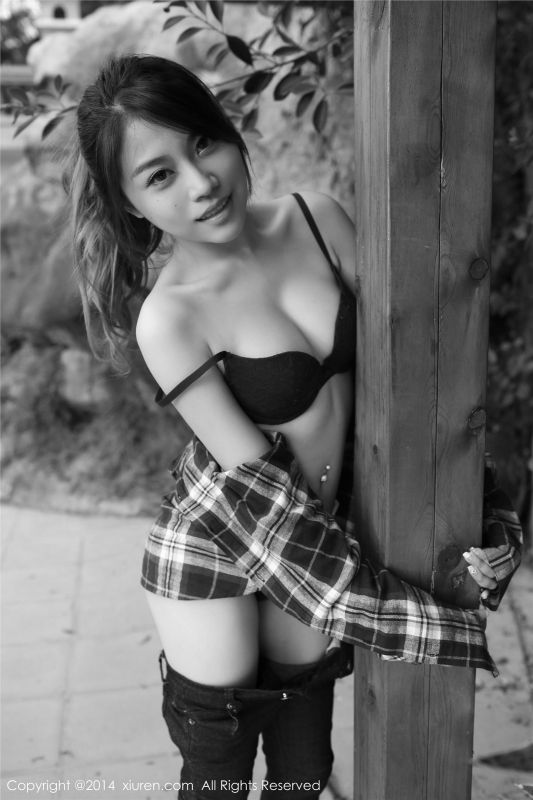 秀人网模特许诺Sabrina室内秀迷人乳沟照