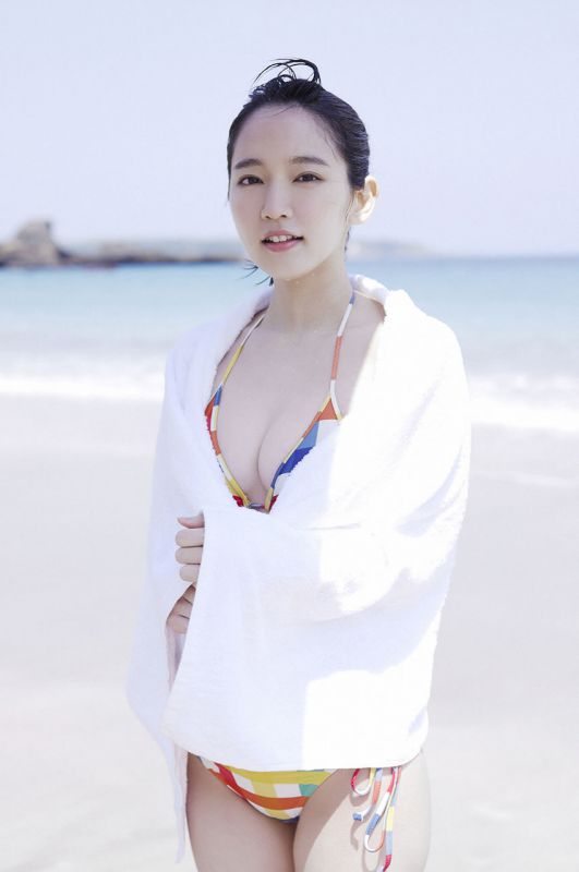 日本90后萌妹子吉里帆海边清凉比基尼写真
