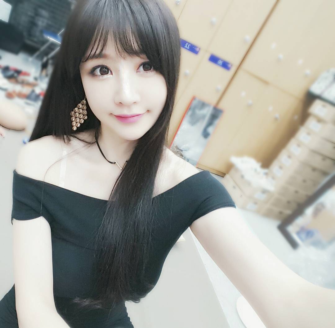 韩国美女车模洪智妍车展摄影图片
