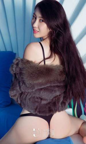 90后女模特王星雅性感私房内衣秀