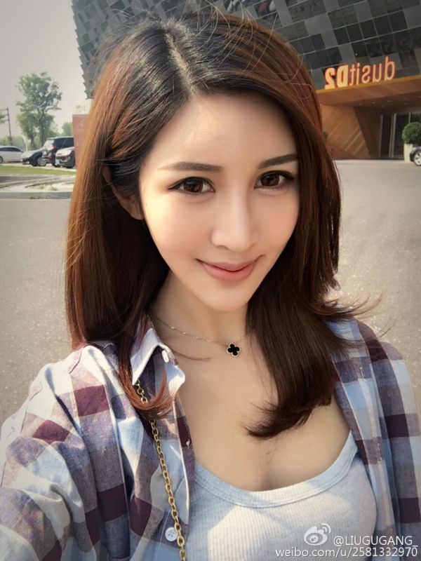 展台showgirl刘光喵喵微博自拍图片