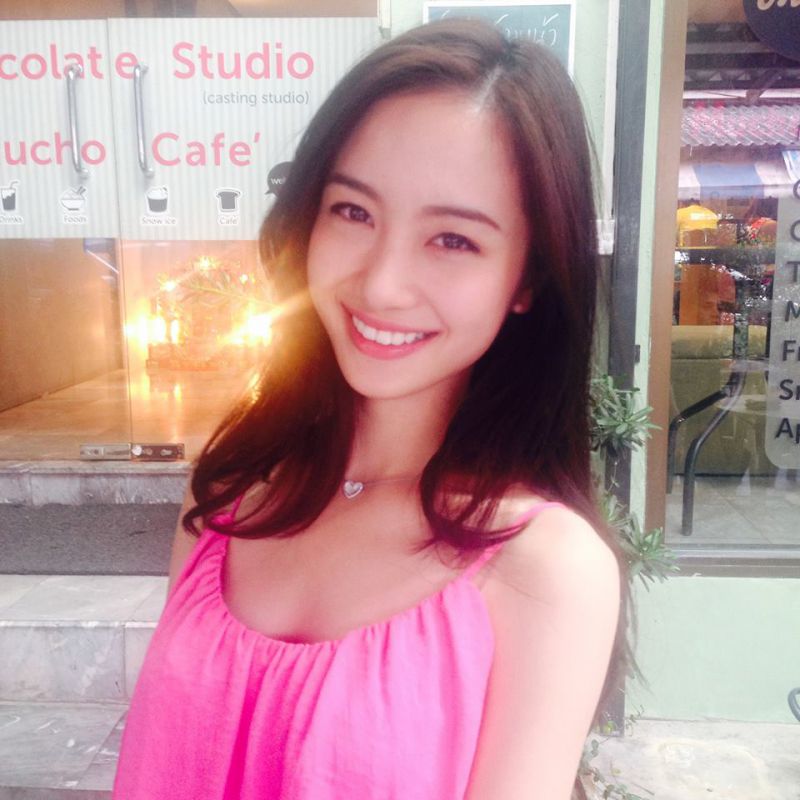 越南美女清新短裙街拍大片