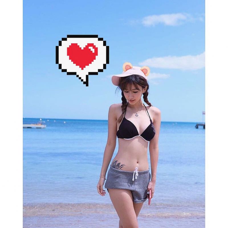 90后美女模特乐宜LokYii私拍美图合集