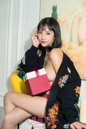 90后短发美女凌雪性感写真图片