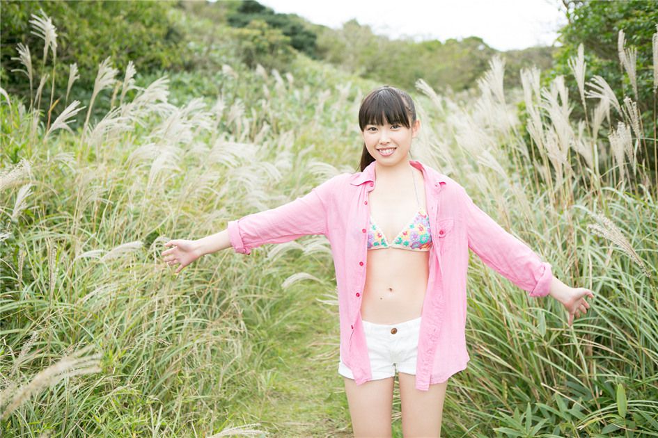 日本女优中岛早贵户外比基尼写真