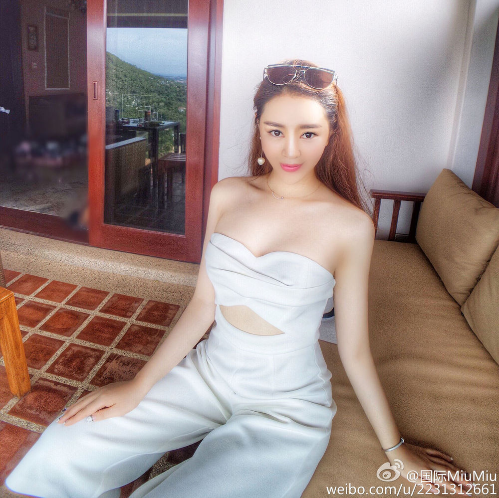 高挑美女模特国际MiuMiu唯美养眼美照