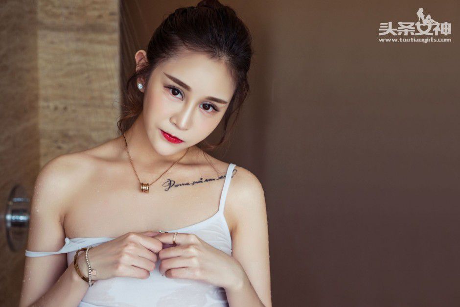 90后性感美眉王一涵浴室湿身诱惑写真