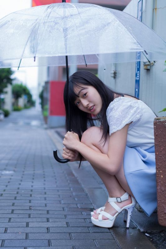日本清纯美女铃木茜音户外写真图片