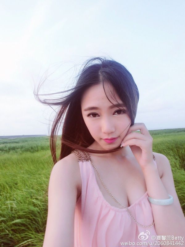 90后美女夏馨蕊Betty微博私拍美图