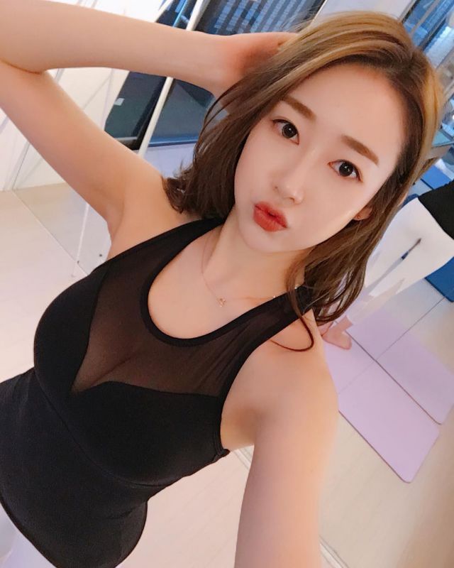瑜伽服美女朴智英Park Ji Young私拍图片合辑